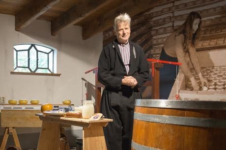 Alida Hoeve en klompenmakerij De Vriendschap in Volendam
